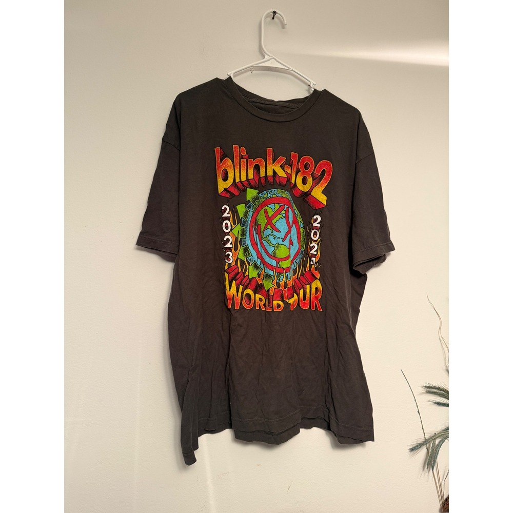 Blink-182 2023 2024 World Tour Graphic T-Shirt Mens Black Concert Band Tee 8682